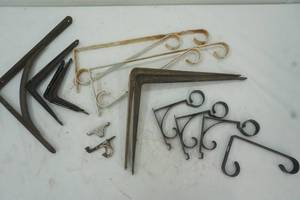 lot 190 image: Shelf hangers - metal