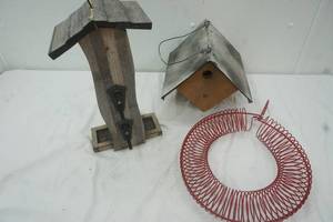 lot 196 image: Bird feeder, house, squirrel ring