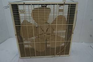 lot 207 image: Box fan