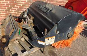 lot 10 image: Bobcat 68 Angel Broom Skid Steer Attachment