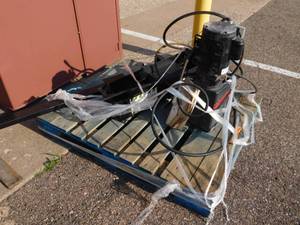 lot 19 image: Challenger Low Rise 6000lb Car Lift