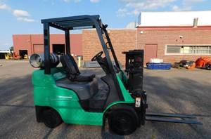 lot 6 image: Mitsubishi FGC25N LP Forklift - Truckers Mast