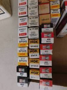 lot 27 image: Large lot of Spark Plugs