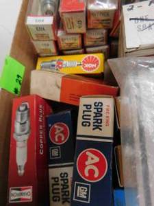 lot 29 image: Miscellaneous Group of Spark Plugs