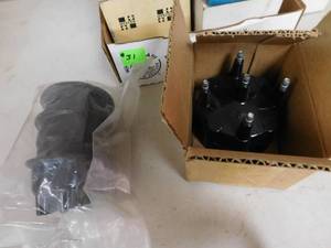 lot 31 image: Miscellaneous Lot of Distributor Caps