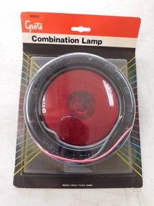 lot 32 image: 7 - Grote Combination Lights