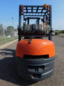 lot 8 image: 1998 Toyota 6FGCU30 LP Forklift