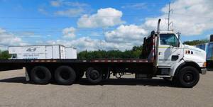 lot 1 image: 1998 Ford COH Truck - Rollback Bed with Winch