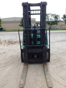 lot 9 image: 2006 Mitsubishi FGC30N LP Forklift