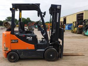 lot 10 image: 2014 Doosan GC30E-5 LP Forklift