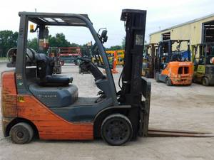 lot 11 image: 2012 Toyota 8FGCU25 LP Forklift