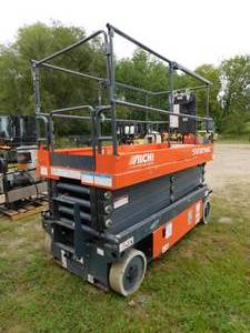 lot 18 image: 2012 Aichi  SV3246C Electric Scissor Lift