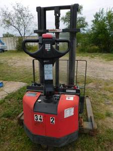 lot 27 image: 2004 Electric RAS25 Raymond Walkie Stacker