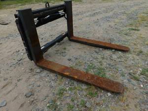 lot 32 image: Cascade Side Shift with Forks