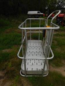lot 35 image: Aluminum Basket
