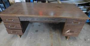 lot 39 image: Office Desk