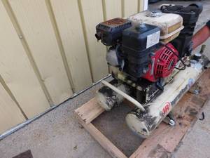 lot 29 image: Ingersoll Rand Gas Air Compressor - For Parts or Repair