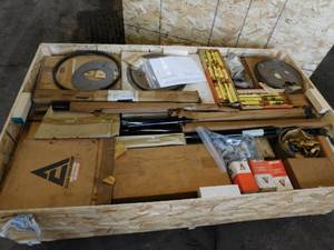 lot 41 image: Allis Chalmers Misc. Parts