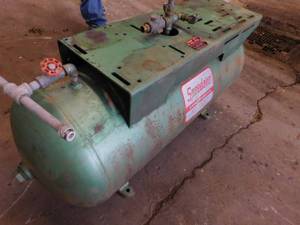 lot 44 image: USED Speedaire 30 Gallon Air Compressor Tank