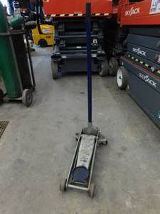 lot 45 image: Ac Delco 2 14 Ton Floor Jack