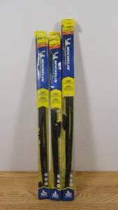 lot 31 image: Set of 3 Michelin Guardian Wiper Blades-22,24, & 26