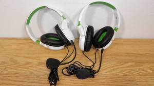 lot 47 image: Set of 2 Turtle Beach - RECON 50X Wired Surround Sound Ready Gaming Headset for Xbox One & Xbox Series XS - White
