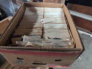 lot 601 image: Large box of Unsorted 45s