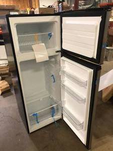 Vissani 7.1 cu. ft. Top Freezer Refrigerator in Stainless Steel Look Customer Returns See Pictures