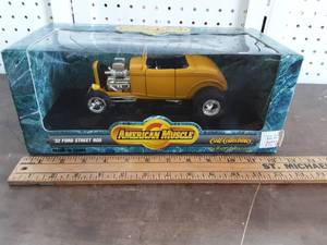 lot 5 image: Ertl American Muscle32 Ford Street Rod 118 Scale Die Cast