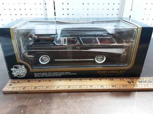 lot 12 image: Road Tough 1957 Chevrolet Nomad 118 Scale Die Cast