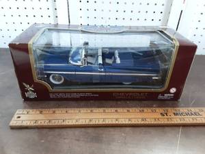 lot 13 image: Road Legends 1959 Chevrolet Impala 118 Scale Die Cast