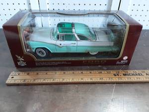 lot 15 image: Road Legends 1955 Ford Fairlane Crown Victoria 118 Scale Die Cast