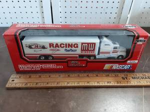 lot 19 image: Racing Champions 1995 Preview Edition 164 Scale Die Cast-Racing Team Transporter