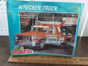 lot 28 image: Revell Snap Tite 125 Wrecker Truck Model Kit (Unopened)