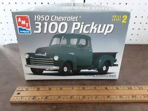 lot 29 image: Ertl 1950 Chevrolet 3100 Pickup 125 Model Kit (Opened)