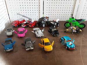 lot 50 image: Lot Of Motorcycles, Cars. Trucks With Moveable Parts & Pull Back Racers