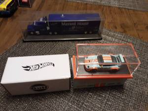 lot 54 image: Hot Wheels Gulf Porsche 993GT2 With Case & Racing Champions Bobby Labonte #22 Maxwell House Transporter With Case