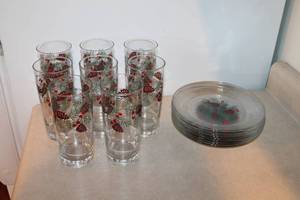 Christmas Pinecone & Berry Glassware