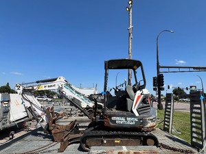 lot 17 image: Bobcat Mini Excavator E32i. Product ID B3Y111889. 1794 Hours