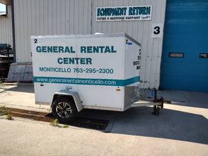lot 4 image: 2017 AmeriLite (Forest River) 5 x 8 enclosed V-nose Cargo Trailer, Single axle, Model ATTX58SA, Rear ramp door