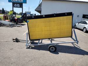 lot 221 image: Yellow Advertising 2-sided sign on trailer. (gr5)