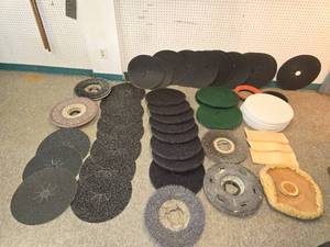 lot 173 image: Floor maintainer buffing & sandpaper pads for lot 172
