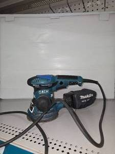 lot 133 image: Makita 5 inch orbital sander, corded. Model B05041