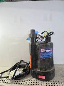 lot 182 image: Barracuda submersible utility sump pump Model BAAU33