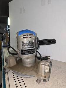 lot 142 image: Porter-Cable heavy duty 6 paint remover Model 303.