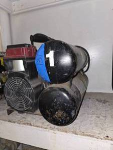 lot 131 image: Thomas Renegade 2 HP electric compressor T-200S