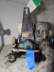 lot 119 image: 3300 PSI gas pressure washer with a CAT Plunger Pump, not on cart, (powers up)