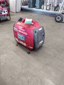 lot 108 image: Honda Portable Inverter Generator Model# EU2000i  2000 Surge Watts, 1600 Rated Watts