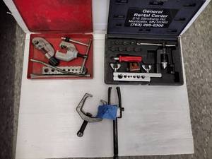 lot 265 image: 4 pullers Ridgid No. 345 Flaring Set, Double Flaring Set, Pulley Puller 1 x 4, Cal-Van 186 Pitman Arm Puller