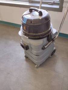 lot 224 image: 15 Gallon WetDry Shop Vacuum with attachments